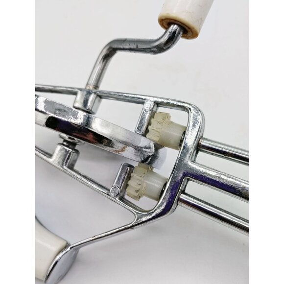 Robinson Hand Crank Egg Beater Vintage Manual Mixer Stainless Steel White Handle - Picture 8 of 14